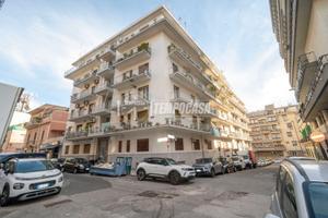 Ampio e luminoso quadrilocale in zona centralissim