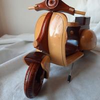 Modellino Vespa in legno
