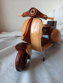 Modellino Vespa in legno