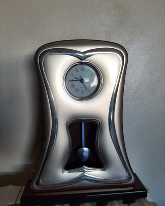Orologio in argento da salotto o camera da letto
