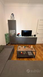 Mobile TV con vetrina ikea besta