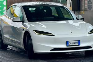 Tesla Model 3 RWD Premium Highland