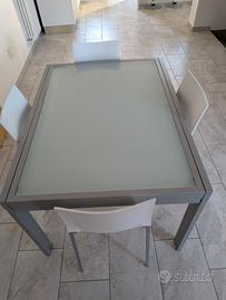 SET TAVOLO ALLUNGABILE + 4 SEDIE