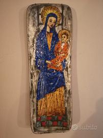Madonna con bambino dipinta 
