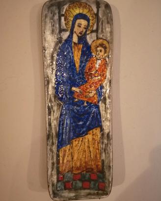 Madonna con bambino dipinta 
