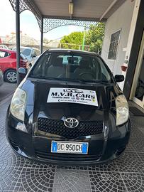 Toyota Yaris 1.3i 16V cat 5 porte Sol