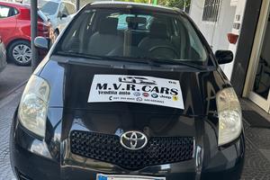 Toyota Yaris 1.3i 16V cat 5 porte Sol