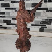 Statua vintage in legno intagliata a mano