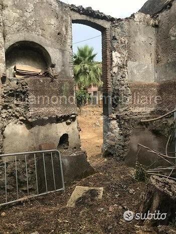 Rustico 140mq con 500mq di terreno a Mascali - Altro