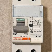 Salvavita BTicino G723 AC 25A 30mA Interruttore Di