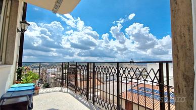 Ampio appartamento panoramico in centro, 160 mq, p