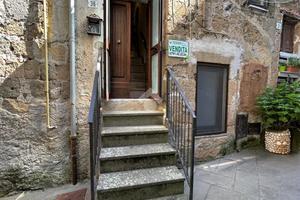 4 LOCALI A ISCHIA DI CASTRO