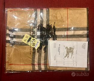 Sciarpa Burberry mai aperta!