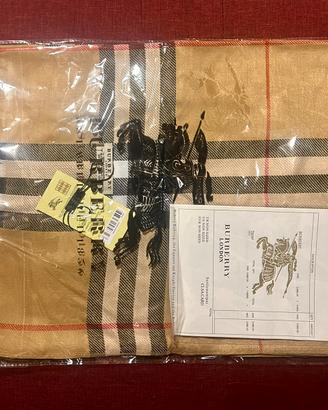 Sciarpa Burberry mai aperta!