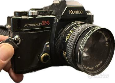 Konika Autoreflex t4 con obiettivi e accessori