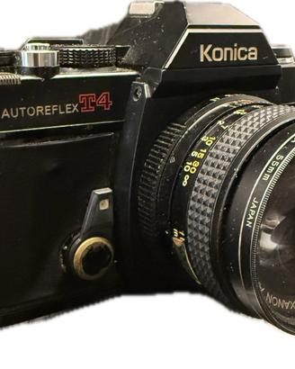 Konika Autoreflex t4 con obiettivi e accessori