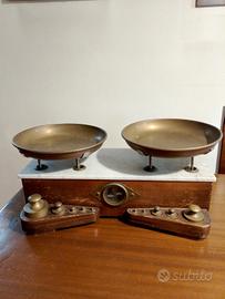 Bilancia a due piatti d'epoca