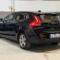 Volvo V40 D2 1.6 Summun ideale per Neopatentati