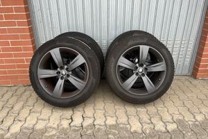 Land Rover 19" Pirelli Winter DOT25 + TPMS