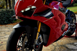 Ducati Panigale v4 s