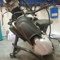 Piaggio MP3 300 Hybrid motore completo