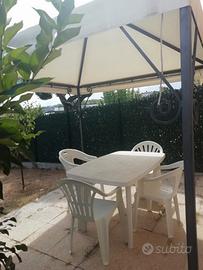Giulianova estate davanti al mare con giardino