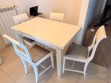 Tavolo da cucina con 4 sedie