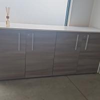 n. 1 armadio basso a 4 ante