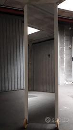 Specchio da terra a figura intera con ruote