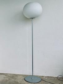 Lampada da terra “Glo-ball 3” di Morrison per Flos