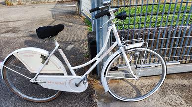 Bici donna classica con portapacchi