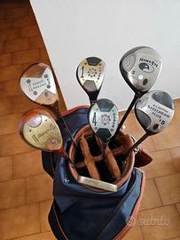 Mazze da golf vintage e moderne + sacca in pelle
