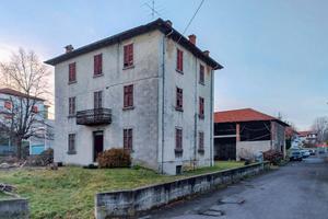 Cascina con capannone sulla S.P. 17 Garibaldina