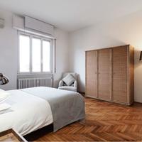 Camera ristrutturata e ampia