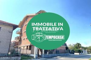 LUMINOSO TRILOCALE IN CONTESTO SIGNORILE SENZA BAR