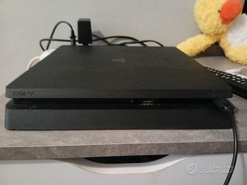 play station 4 slim con 2 giochi