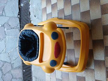 Girello per bambini di colore giallo