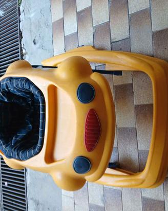 Girello per bambini di colore giallo
