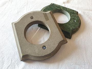 Base sagomata in marmo per campanello incasso