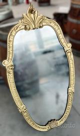 Specchio ovale dorato in stile barocco
