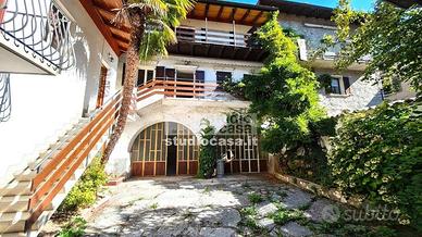 Villa di 430 m² con più di 5 locali e box auto dop