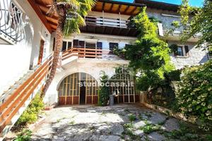 Villa di 430 m² con più di 5 locali e box auto dop