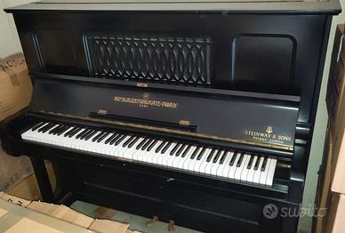 Pianoforte verticale Steinway & Sons