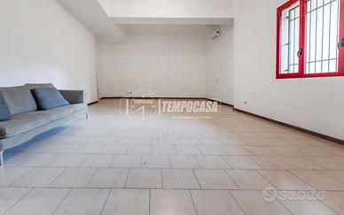 DEPOSITO AMPIO E DI FACILE ACCESSO DI 71MQ!!!