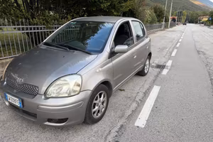 Toyota Yaris 1.3i 16V cat 5 porte Sol
