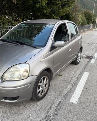 Toyota Yaris 1.3i 16V cat 5 porte Sol