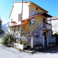 Casa Indipendente,deposito c/corte,cantina,garage