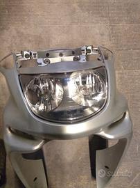 Faro anteriore Majestic 250