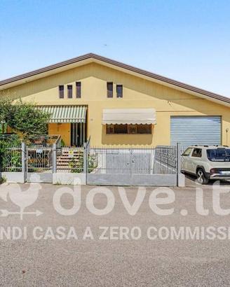 Casa indipendente di 235 m² con 4 locali e box aut