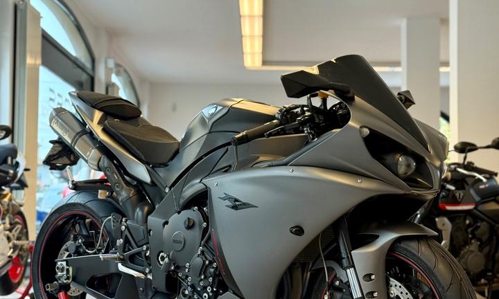 YAMAHA R1 2012 AKRAPOVIC FINANZIABILE